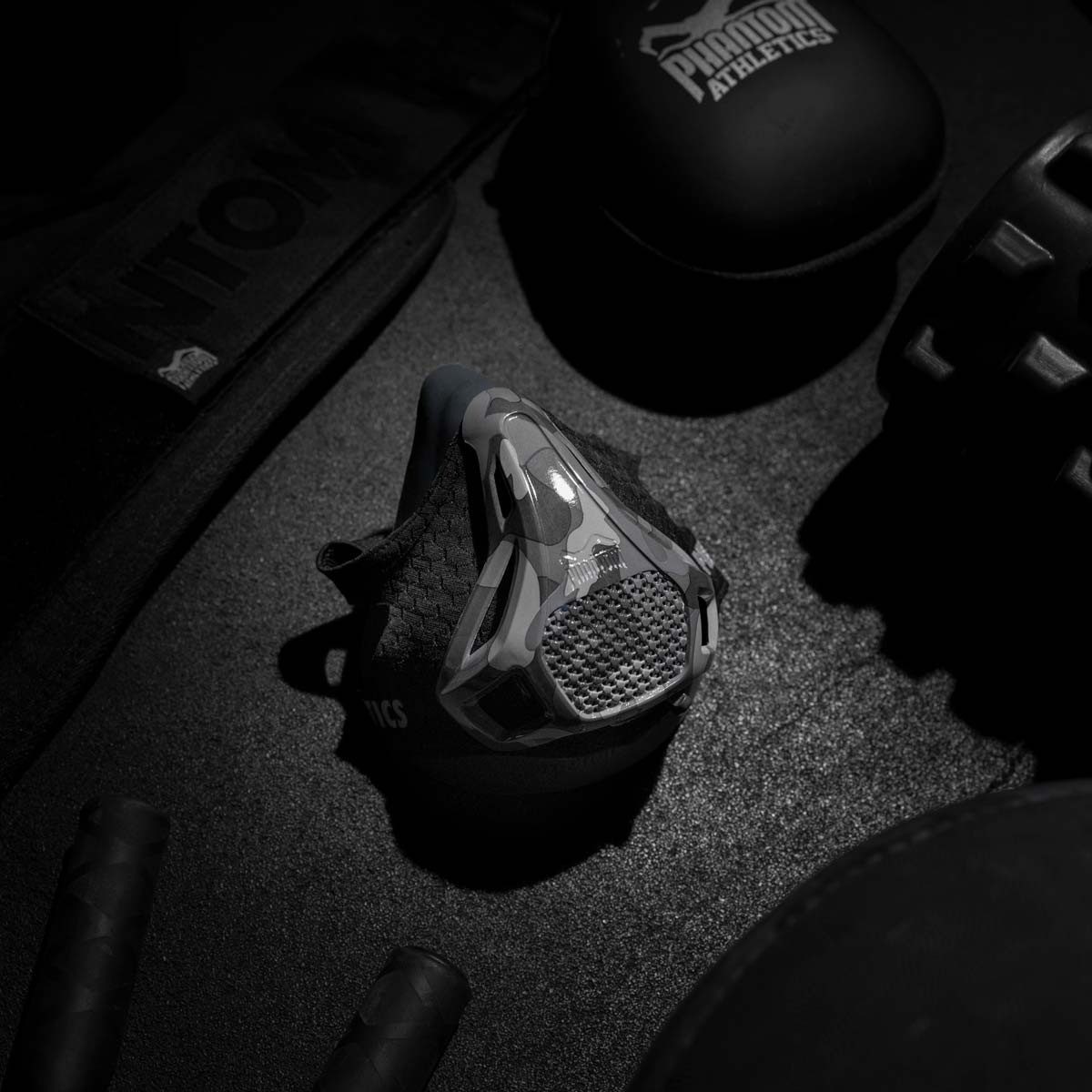 Маска для тренування дихання Phantom Training Mask Camo S