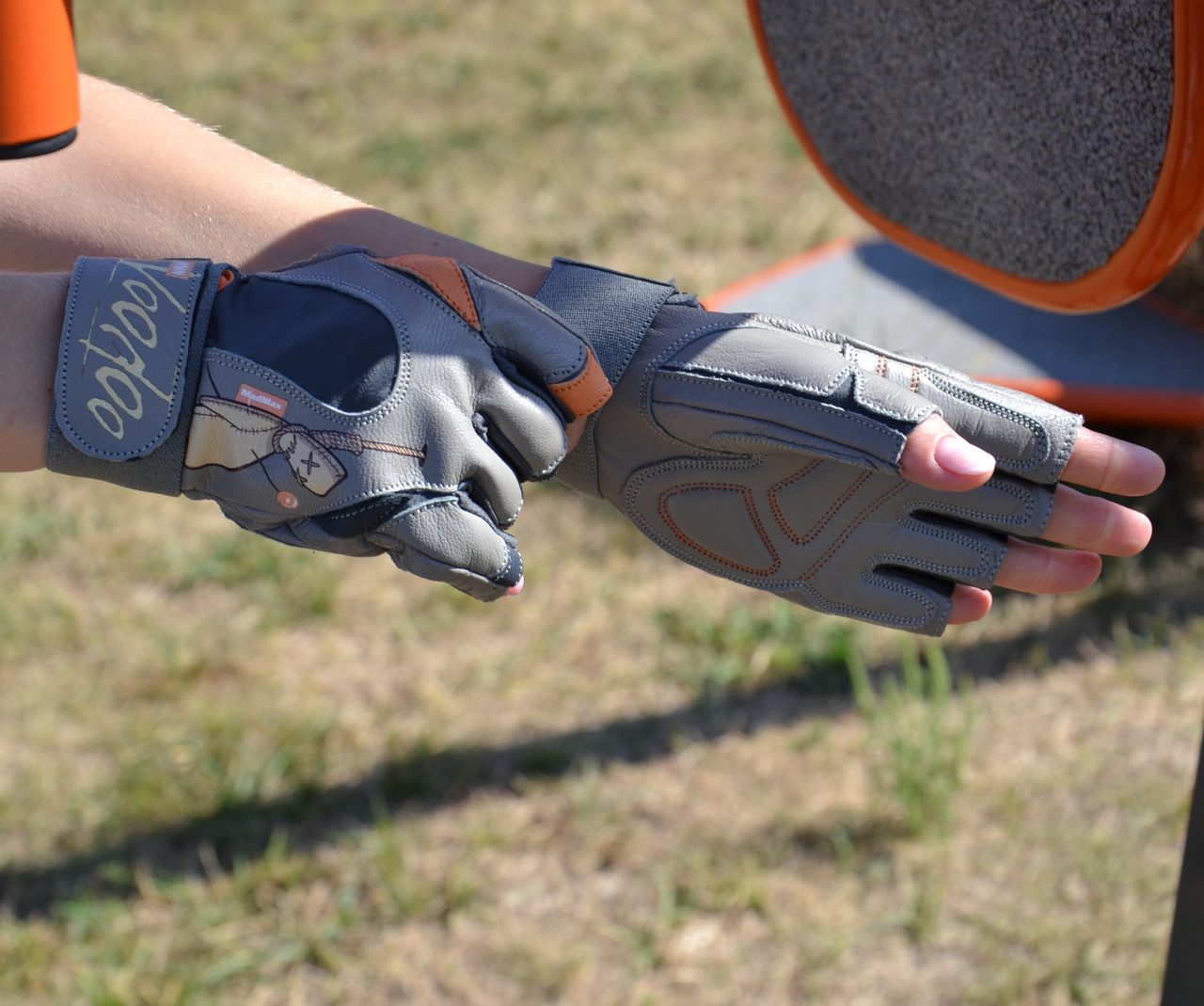 Рукавички для фітнесу MadMax MFG-921 Voodoo Light grey/orange M