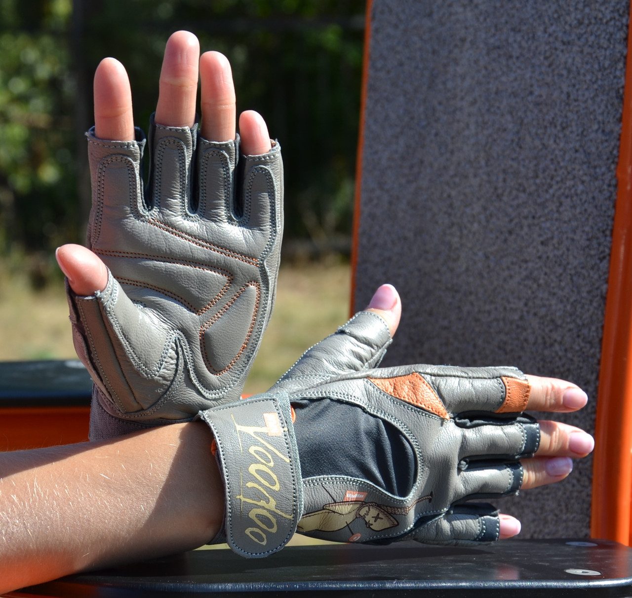 Рукавички для фітнесу MadMax MFG-921 Voodoo Light grey/orange M