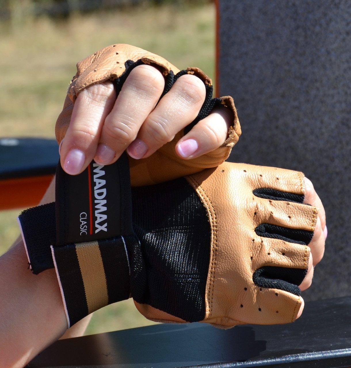 Рукавички для фітнесу MadMax MFG-248 Clasic Brown L