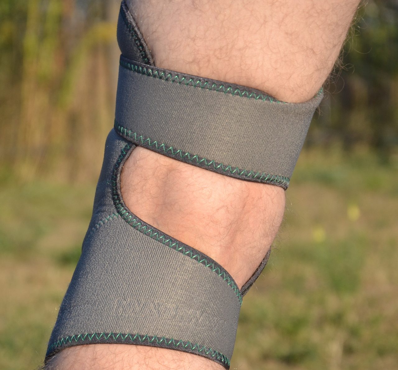 Наколінник MadMax MFA-295 Zahoprene Universal Knee Support Dark Grey/Green (1шт.)