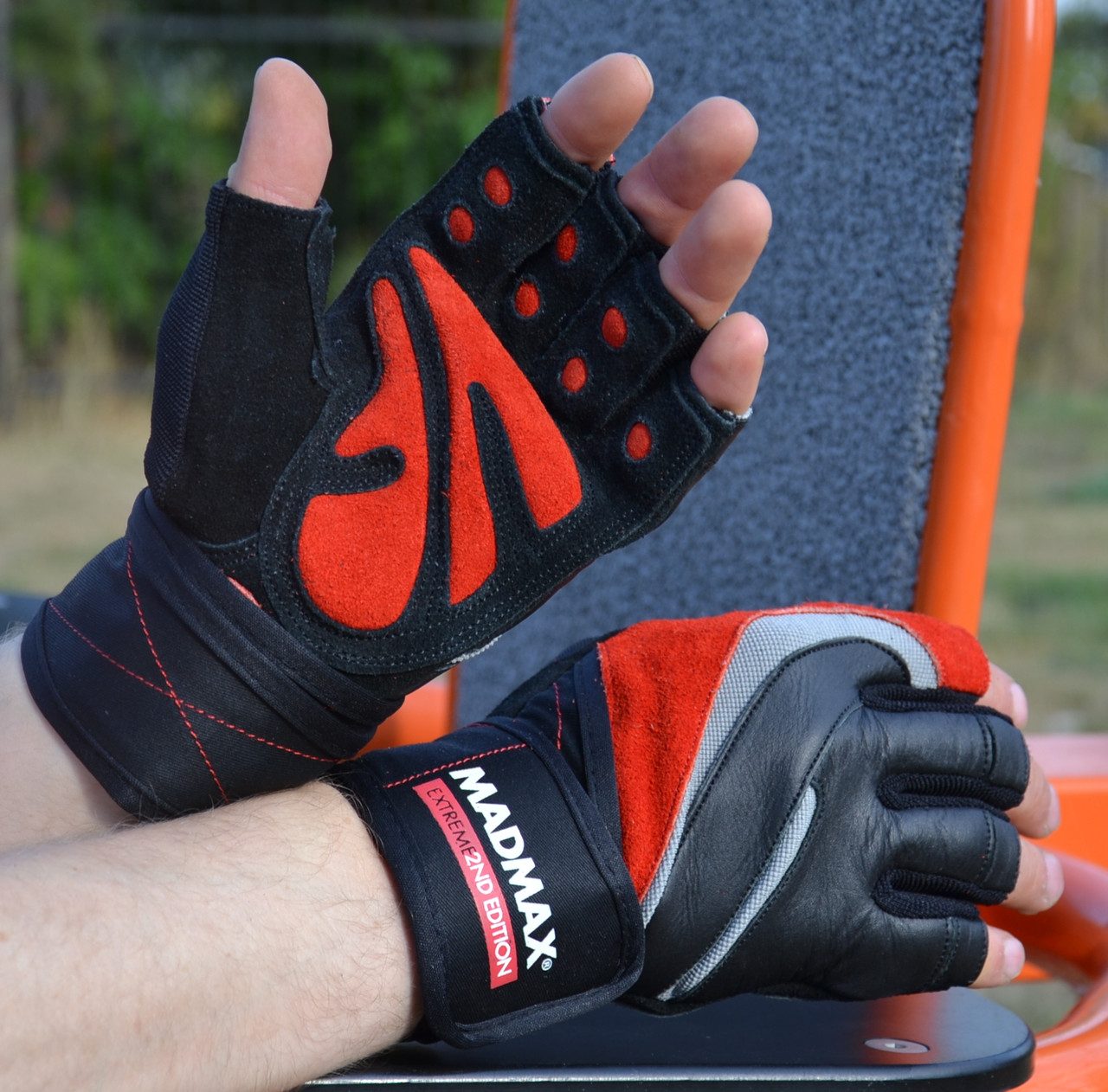 Рукавички для фітнесу MadMax MFG-568 Extreme 2nd edition Black/Red S