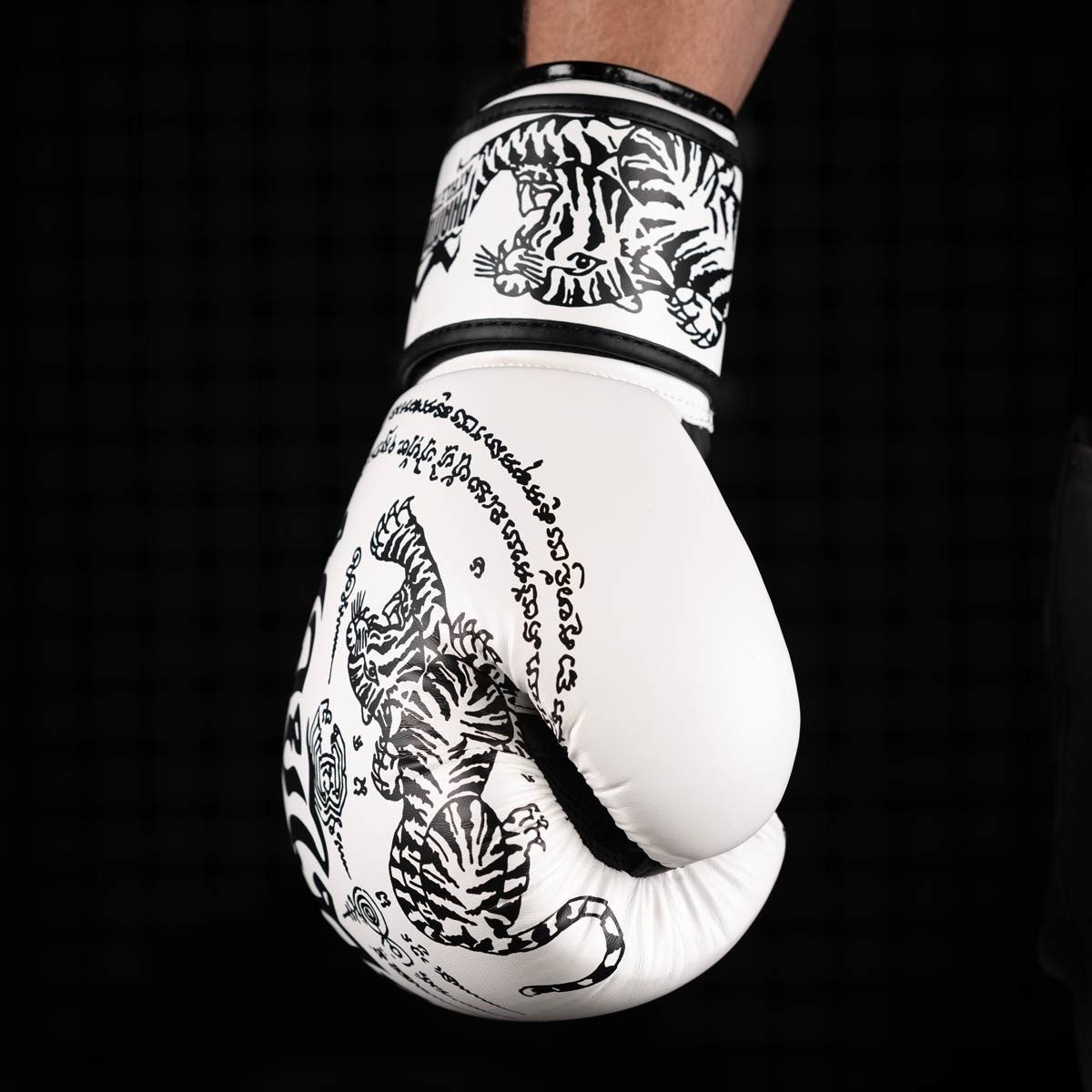 Боксерські рукавиці Phantom Muay Thai White 16 унцій (капа в подарунок)