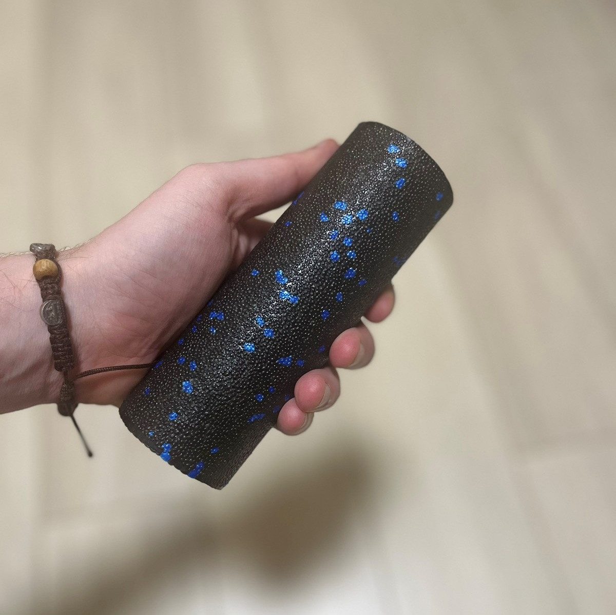 Масажний ролик (роллер) гладкий PowerPlay PP-4346 Mini EPP Foam Roller Чорно/Синій (15×5,3см.)