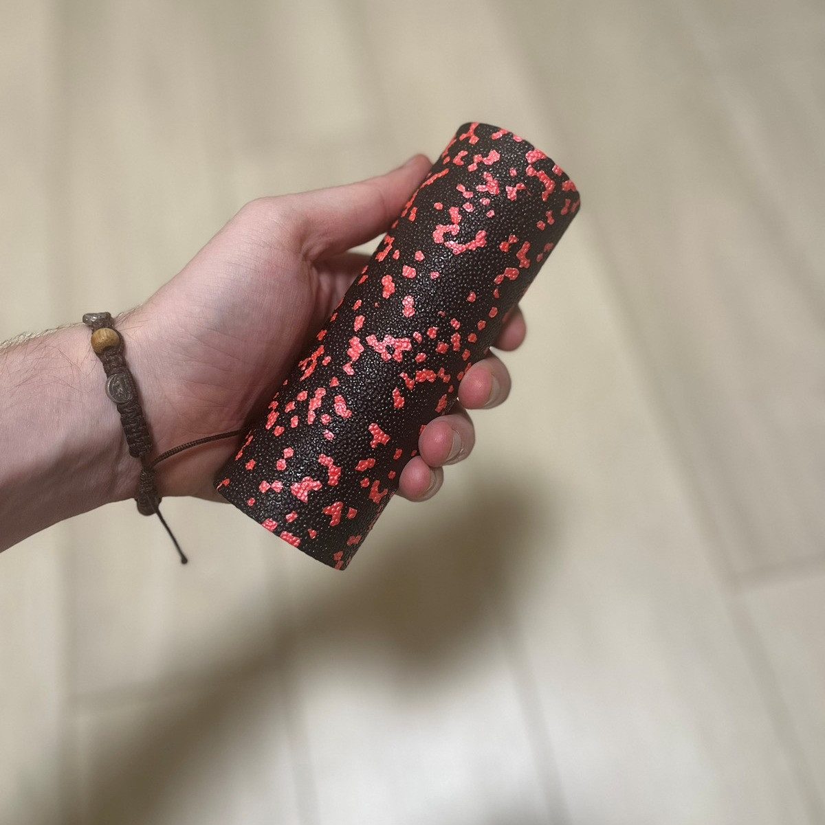 Масажний ролик (роллер) гладкий PowerPlay PP-4346 Mini EPP Foam Roller Чорно/Червоний (15×5,3см.)