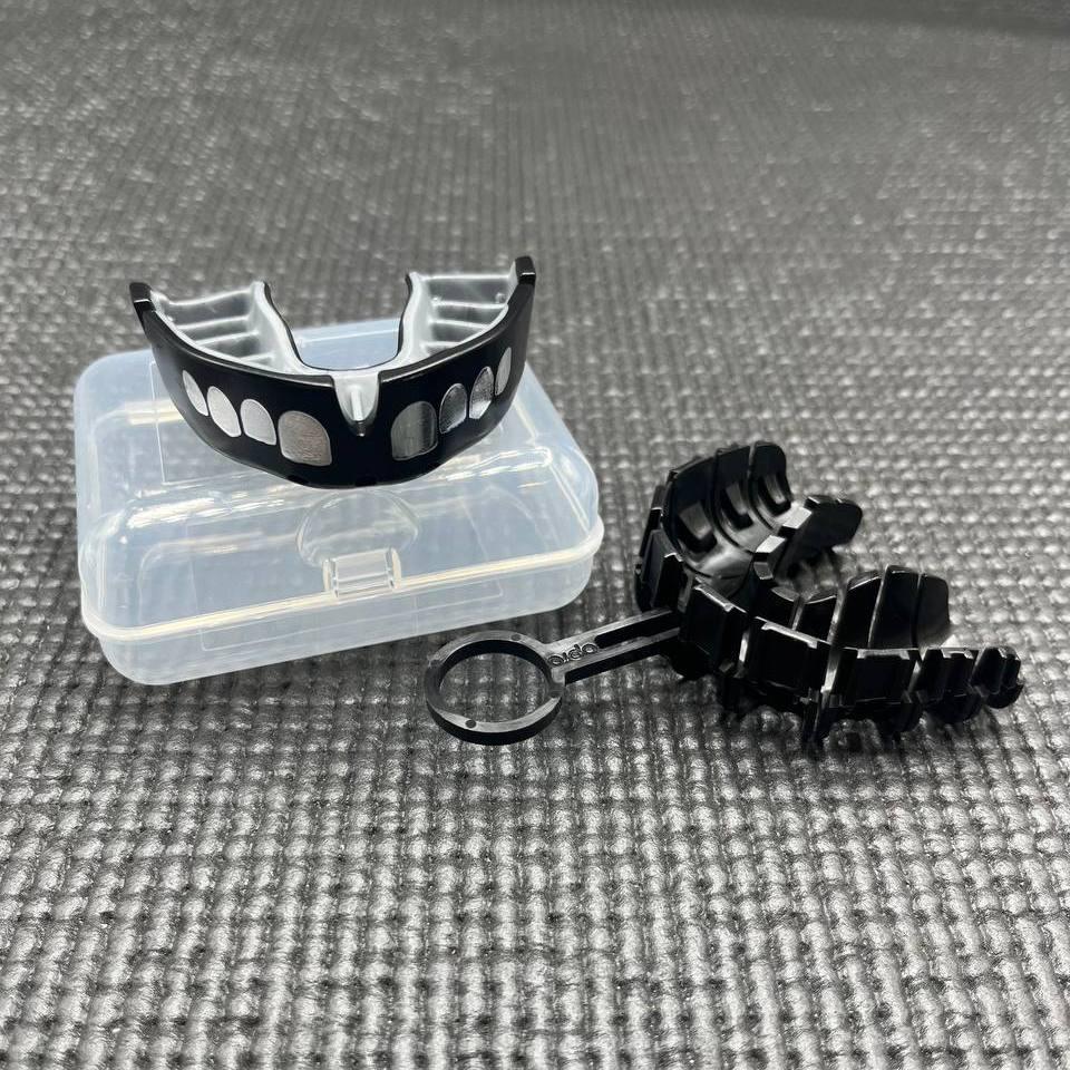 Капа OPRO Silver доросла (вік 11+) Grillz Black/Silver (art.102502013)