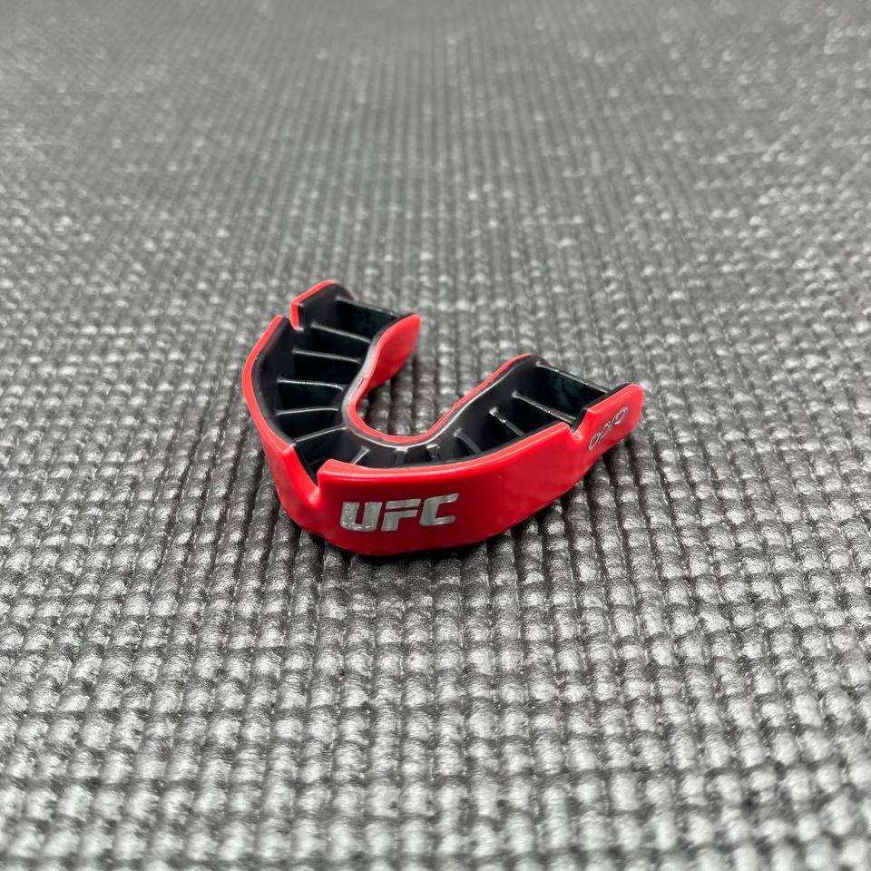 Капа OPRO Silver UFC доросла (вік 11+) Red/Black (ufc.102514002)