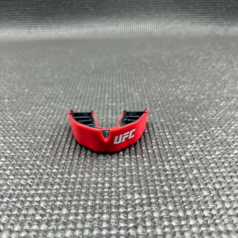 Капа OPRO Silver UFC доросла (вік 11+) Red/Black (ufc.102514002)