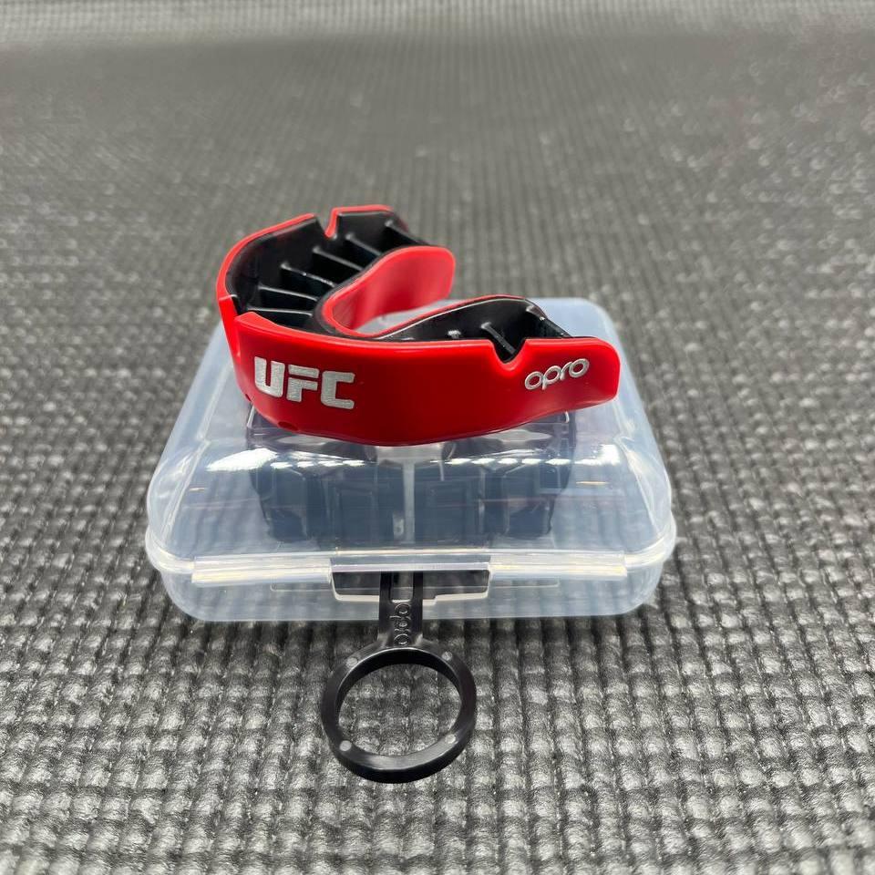Капа OPRO Silver UFC доросла (вік 11+) Red/Black (ufc.102514002)