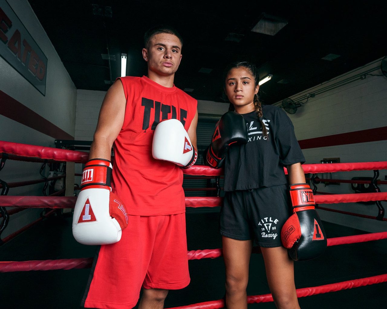Боксерські рукавиці TITLE Boxing All Heart Bag Gloves 2.0 Black/Red 14 oz (бинти 4м. в комплекті)